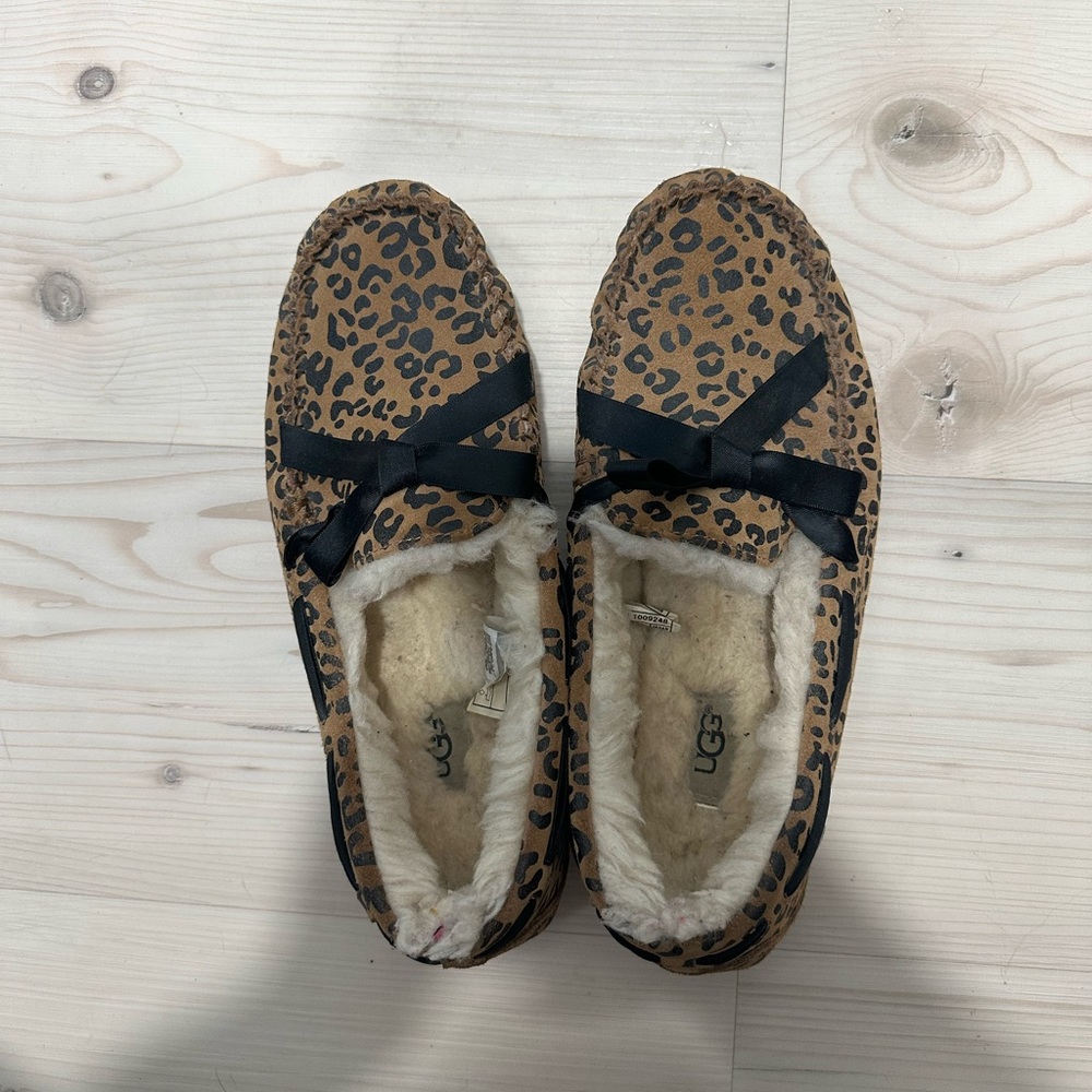 UGG CHEETAH SLIPPER MOCCASINS